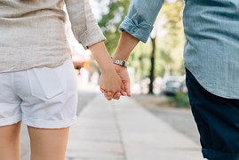 holding-hands-1149411__180
